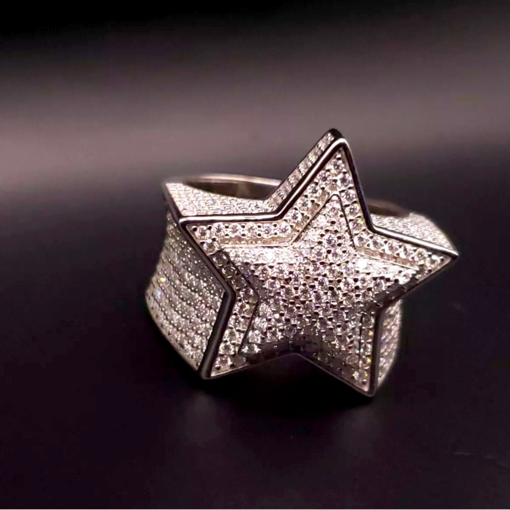 VVS1 Moissanite Star Ring
Sizes 6-12